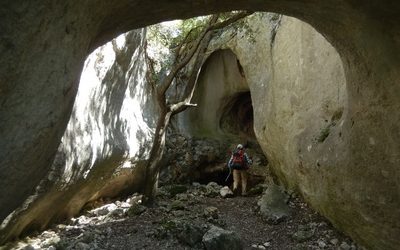 Randonnée – Les grottes de Bérigoule depuis le col de Murs